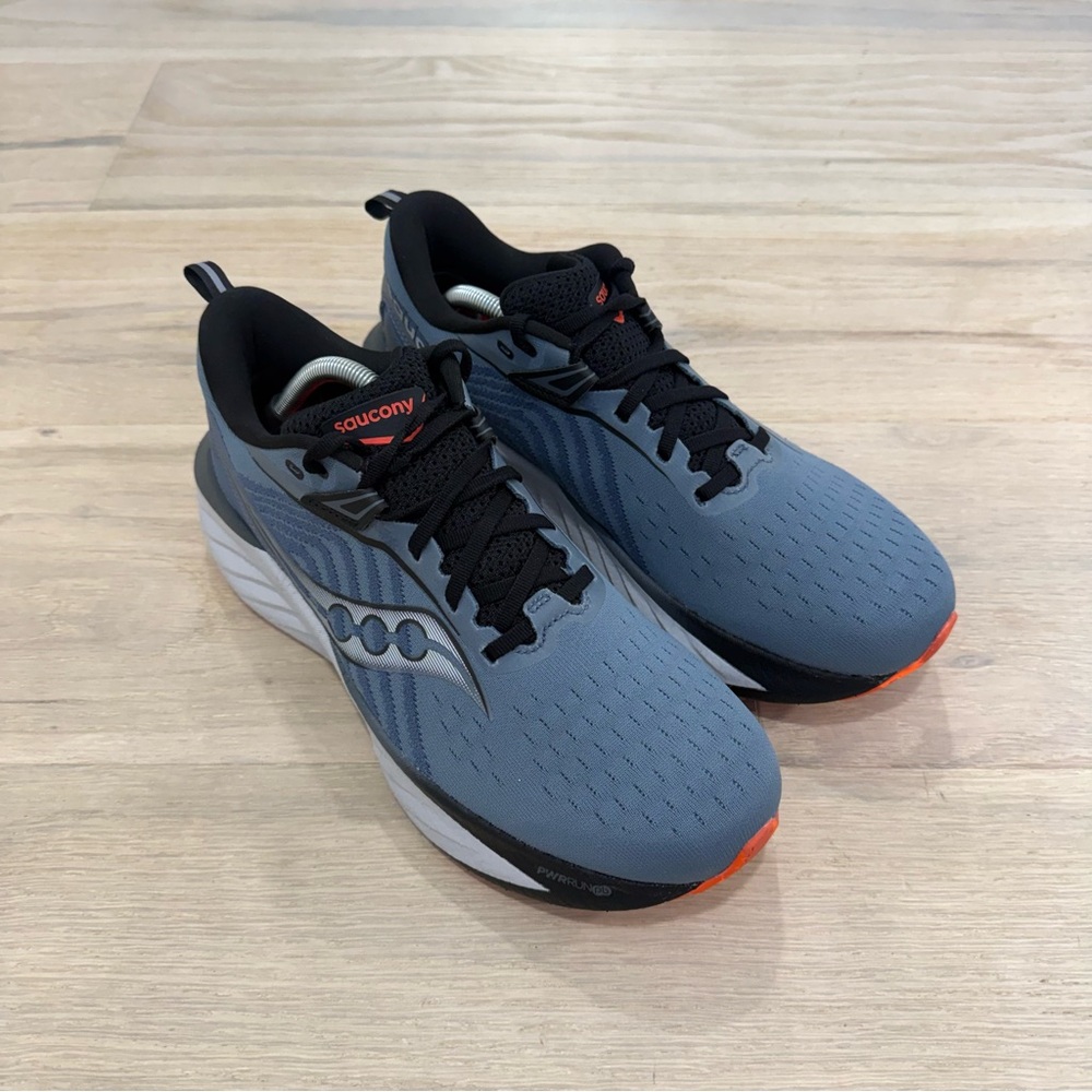 Saucony Triumph 22 Mirage running shoes in the Mirage/Black Men’s 9.5